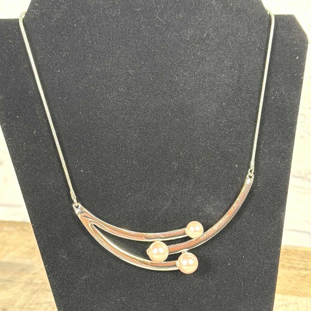 NWT White House Black Market Bib Necklace Goddess Pink Faux Pearl Silver Tone - Picture 2 of 13